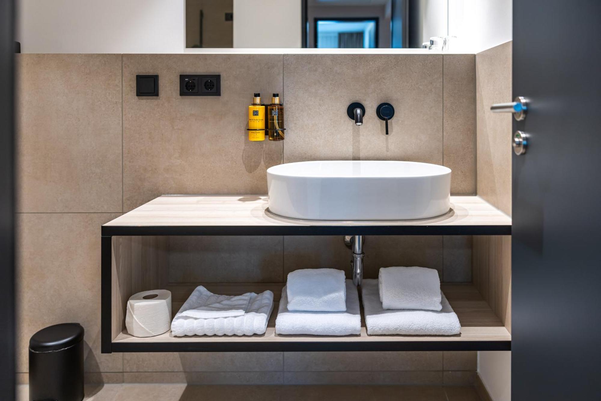 Platzhirsch Living Hotel เคลช์เตอร์บัค ภายนอก รูปภาพ